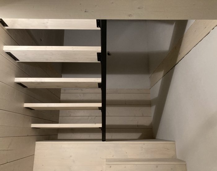 Schodiště s úložným prostorem