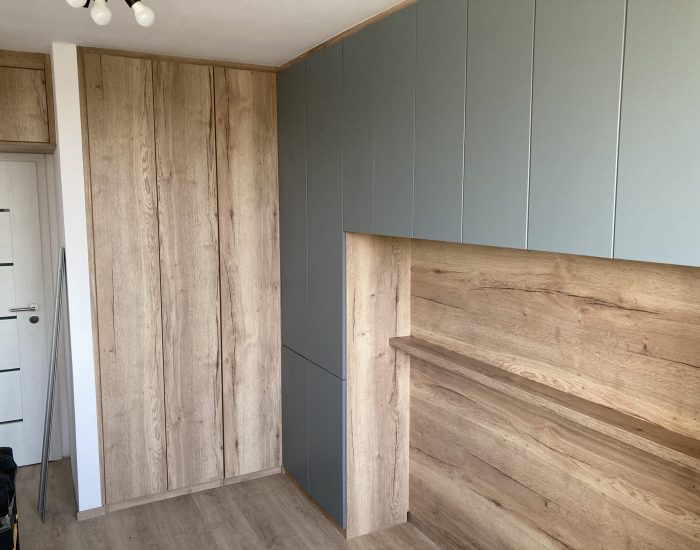 Šatní skříň do ložnice
