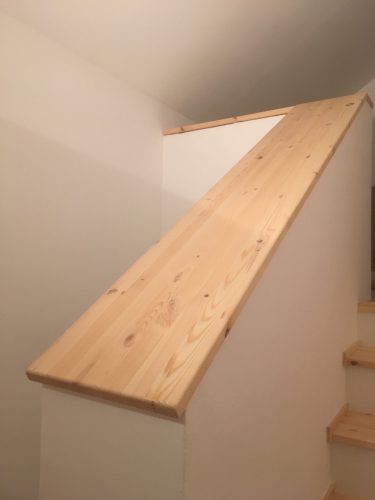 Obložení schodiště masivem